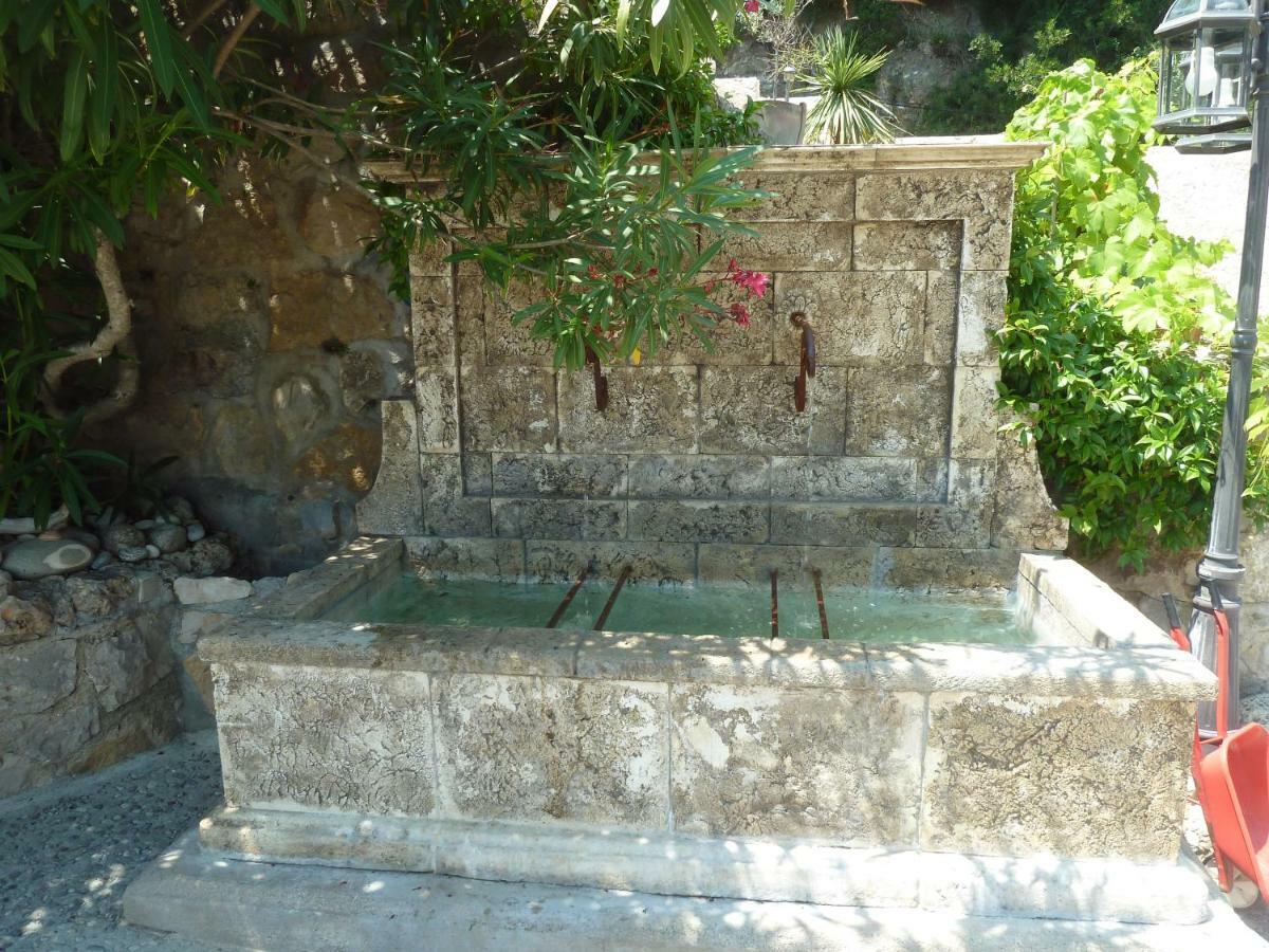 לינה וארוחת בוקר ונס Au Pied Des Baous מראה חיצוני תמונה